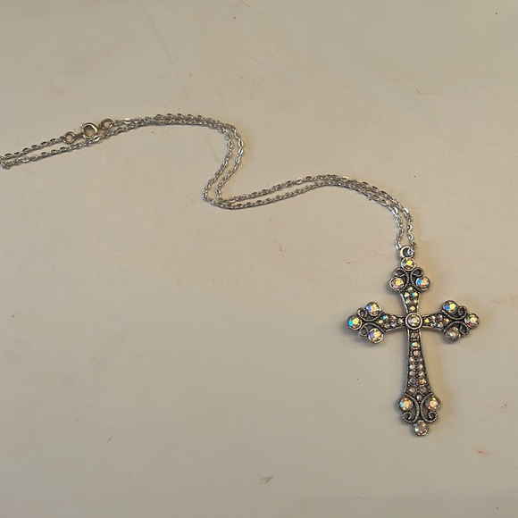 New Silver and Crystal s Cross Pendant, 18” Sterling silver chain Necklace, - Picture 5 of 9